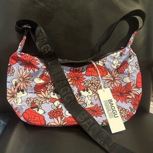 NWT BAGGU x Peanuts/ Medium Nylon Crescent Bag in Floral Snoopy
